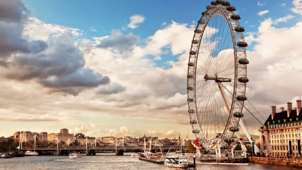 The Amateur Filming in London, England, UK